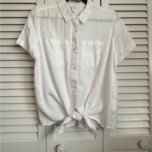 intro. White Short Sleeve Tie-Hem Blouse